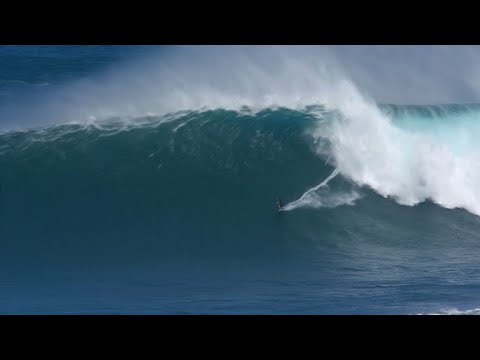 Surfers face big waves at Hawaii's 2018 Jaws Challenge