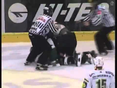 Hockeyfighters.cz   Roman Vopat vs Libor Ustrnul.wmv