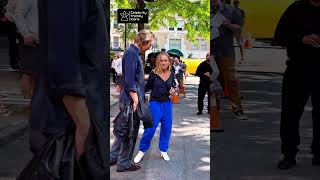 Download lagu Sarah Jessica Parker hugs John Corbett at Movie Set 😍♥️ #Sarahjessicaparker #johncorbett mp3