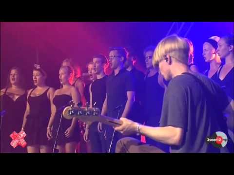 ∆ (Alt-J) & Dario Fo Choir - Interlude 1 - Lowlands 2012 - Theaterkoor Dario Fo.mp4