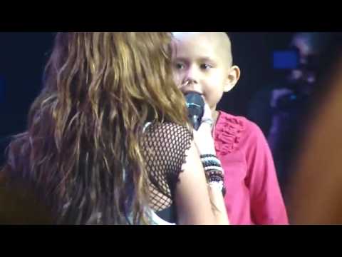 download lagu mp3 mp4 The Climb Miley Cyrus Palco, download mp3 The Climb Miley Cyrus Palco free downloadn, video klip The Climb Miley Cyrus Palco
