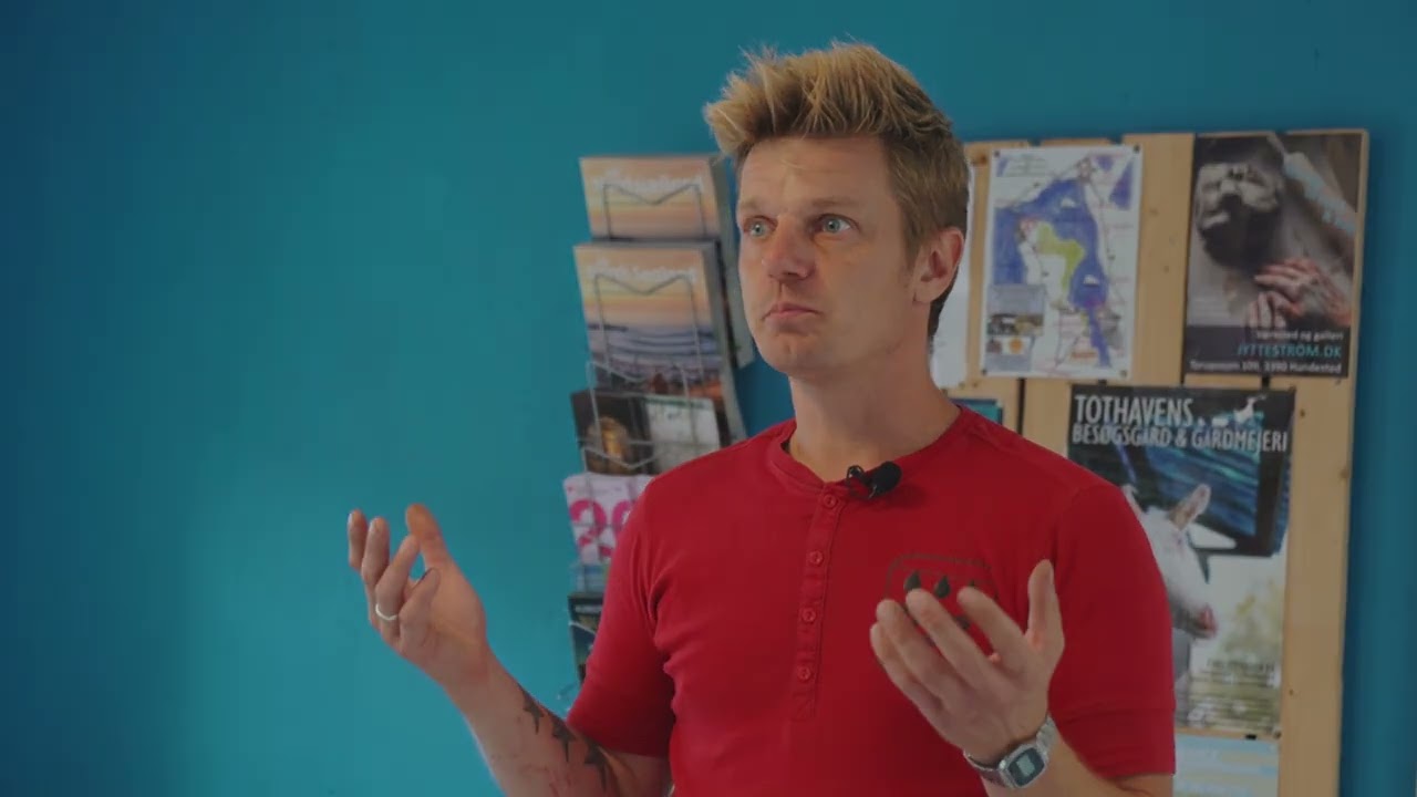 Tourist Stay Safe - Sammenklipning