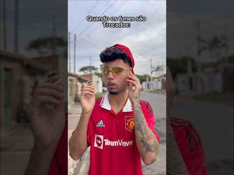 Quando troca os fones 😂