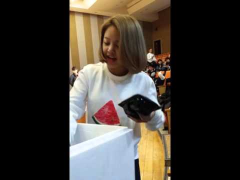 160319 CLC Distributing Fruits to Fans @ Mokdong Fan Sign Event