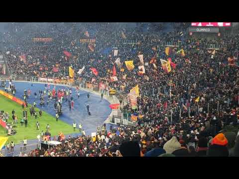 12/15/25 Roma Como 1-0: at the end of the match the team goes to get the embrace of the Curva Sud
