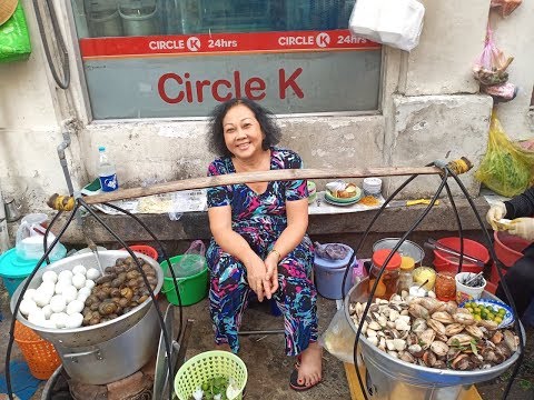 Gánh hàng rong ở trung tâm Sài Gòn chỉ bán 4 loại sò