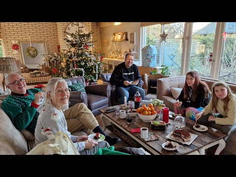 SANNES FORÆLDRE TIL FROKOST🤗VISER UDKLIP FRA AVISEN📰🤣🙈KREATIV GAVE🎅