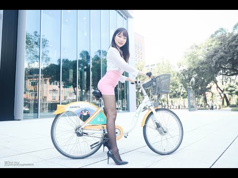 [4K] 這次換巧巧來騎腳踏車可以嗎, 白襯衫粉裙絲襪, 白いシャツとピンクのスカートとストッキング, 하얀 셔츠와 분홍색 스커트 그리고 스타킹, shirt, skirt, stockings