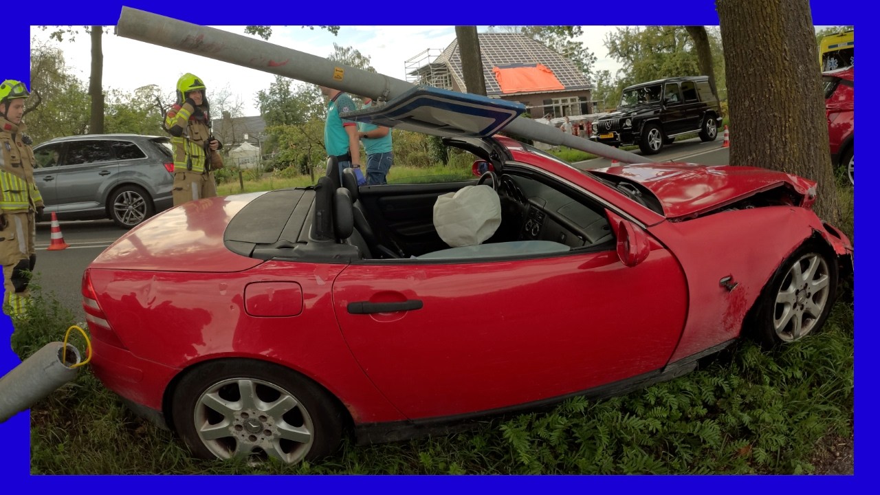 Lantaarnpaal belandt op open cabrio… Justins eerste uitruk! 🚒