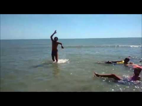 Alunos da E. M. S. C. de Jesus na praia de Pernambuquinho.