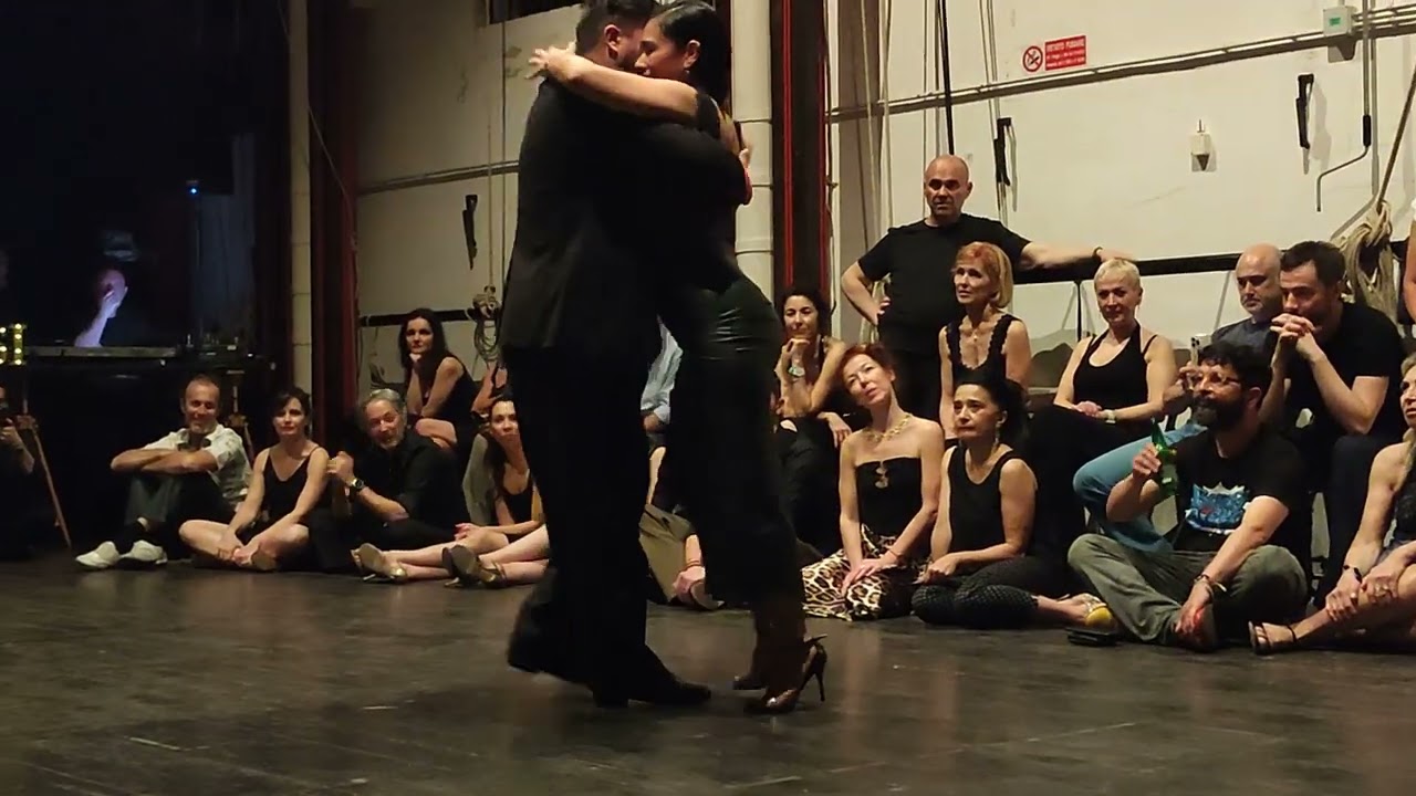 Video thumbnail for Octavio Fernandez y Corina Herrera 03 - Saca chispas - Orq.Tipica julio De Caro & Hector Farrel