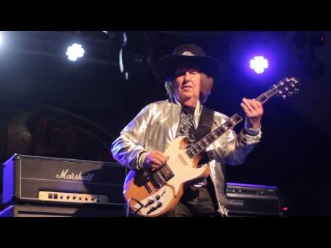 Dave Hill from Slade Explains and Plays Chords of Merry Xmas Everybody