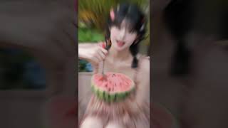 水着美女の見事な立ち姿！