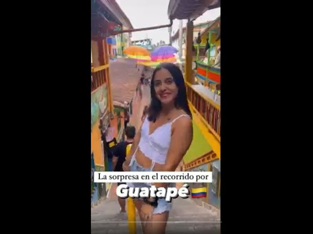 Vídeo relacionado con Nagoyuki 6 Piezas Sombrilla de Papel Paraguas de Boda Favor de Fiesta Paraguas de Bambú de 60 cm para Centros de Mesa de Despedida de Soltera Accesorios para Fotos