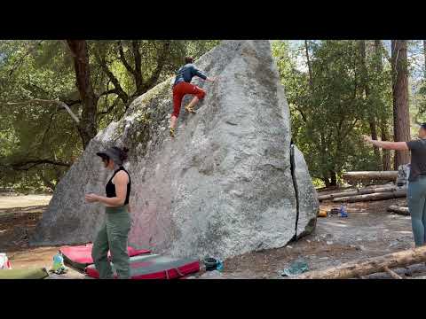 The Glass Pyramid Face (V1) - Tall Beta: Yosemite bouldering [Pfiff]