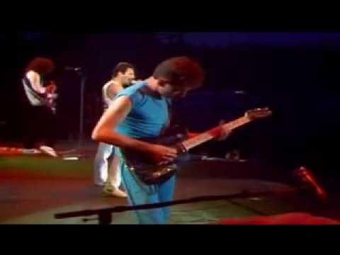 QUEEN - John Deacon playing GUITAR LIVE