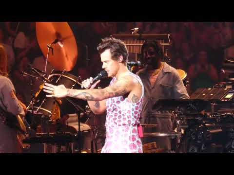 Harry Styles - Banter: Xander's birthday, a divorce party and a coming out (New York 27 August 2022)