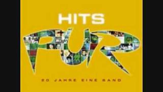 Pur-Allein vor dem Spiegel