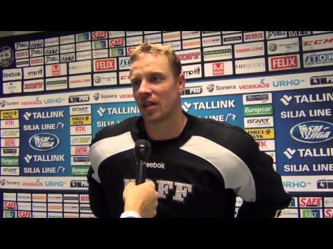 4.10.2012 Haastattelu: Ville Vahalahti saa partavaahtoa naamaansa Tapio Laaksolta