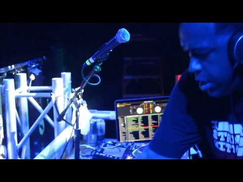 Dj Lefty performing cabo verde music