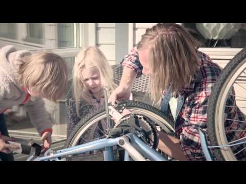 Hemköps-familjen "Pappan med tummen mitt i handen"