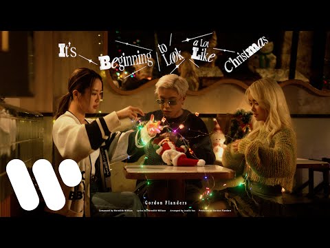 Video thumbnail for It’s Beginning to Look a Lot Like Christmas