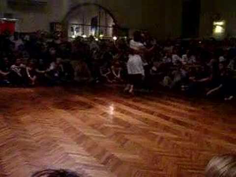  Marcelo Varela  and  Analia Vega  are  dancing  to  the  tango  "  El Recodo  "