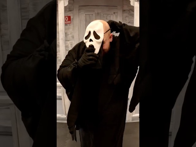 Vídeo relacionado con CGVG Ghostface Máscara de cabeza completa terrorífica máscara de látex para Halloween Carnaval Scary Movie Ghost Movie Ghost Casas Encantadas, Cosplay Accesorios de disfraz