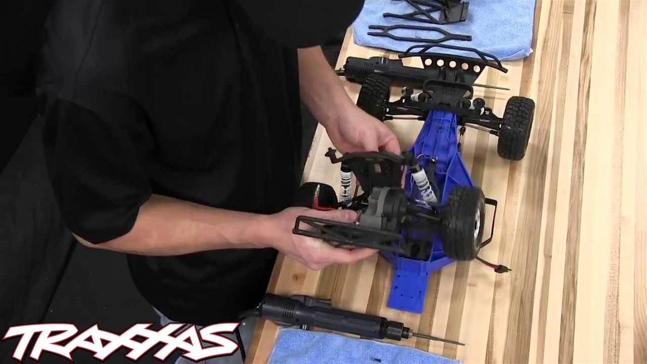 RC auto Traxxas Slash 1:10 RTR s LED osvětlením, oranžová