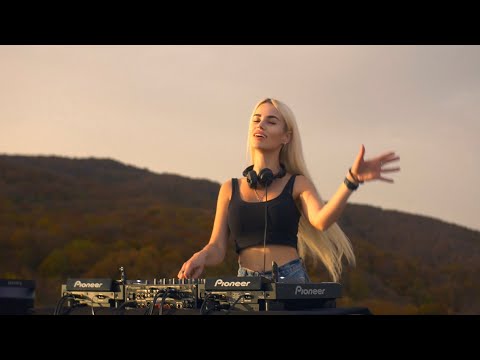 Gretta DJ - House, Melodic Progressive & Techno Live Mix in Mountains | Crimea Russia | Episode #3