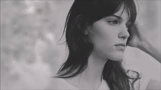 CHARLOTTE CARDIN -  LIKE IT DOESN´T HURT (Feat. HUSSER) lyric ingles - español