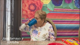 La ma nena con su refresco favorito