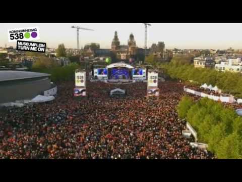538 Koninginnedag 2010: Caro Emerald