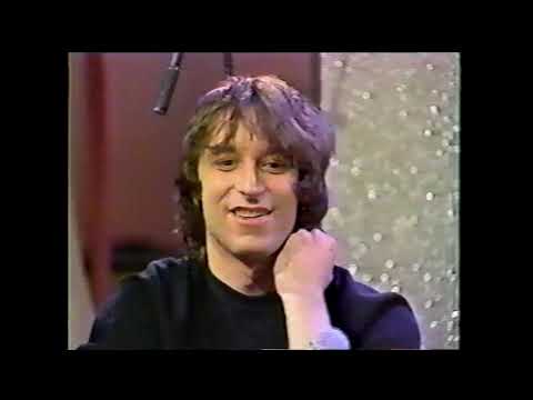 R.E.M. 1983-10-30 - Livewire (Interview)