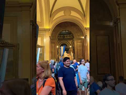 Muchísimos turistas se congregan en el mausoleo del General San Martín en #buenosaires #shorts #bsas