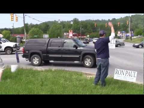 Asheville Mall Sign Wave for Ron Paul