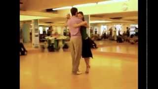 Javier Rodriguez & Stella Misse  (2009) - Argentine Tango Walking - Caminata