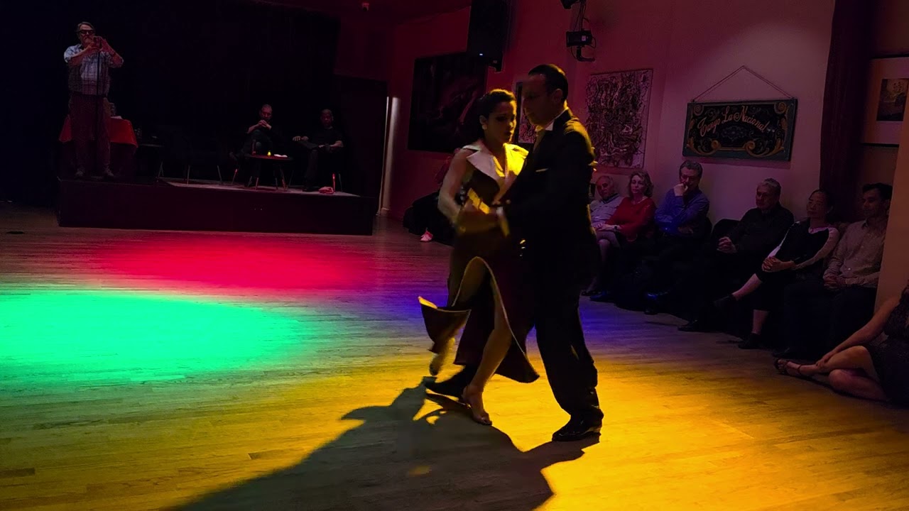 Video thumbnail for Argentine tango: Andrés Bravo & Carolina Balmaseda - Tigre viejo