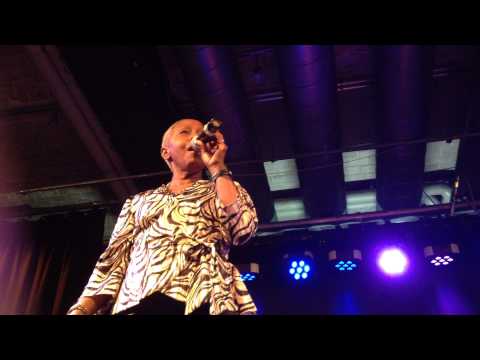 ZAKIYA HOOKER & Band feat. CHRIS JAMES