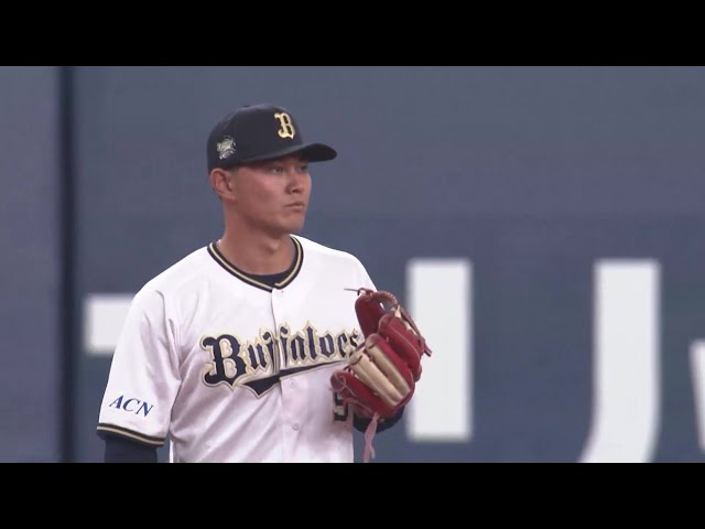 【4回表】強肩で魅せる!! バファローズ・野口智哉 レフトへ抜けそうな打球を完璧に捌く!! 2025年3月8日 オリックス・バファローズ 対 読売ジャイアンツ