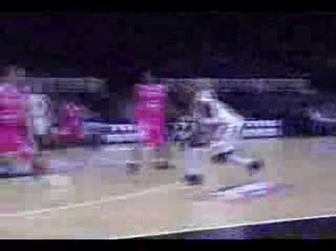 31 08-12-07 BCO-Pepinster - Opnieuw Chuck Davis met de score