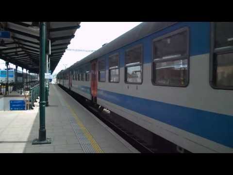Odjezd vlaku Os 3215 (ČD 460.072/071, zpoždění 6 min) - Přerov, 1. 5. 2013