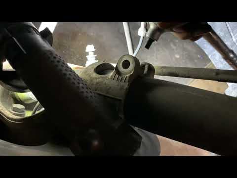 Easy strut removal for pinch-type spindles