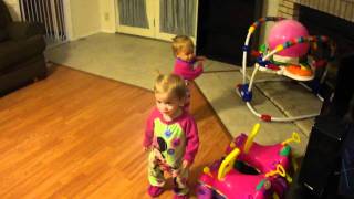 Mary-Kate and Ashley Olsen baby look alikes