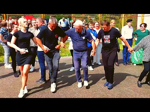 Kada plavuša povede kolo, svi gledaju i svi joj se dive - Delijaš Teferič - Amko Bend - 28.05.2023.