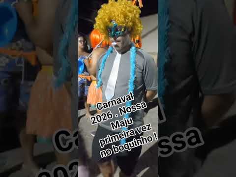 Carnaval em Desterro do Melo-MG.  Maju iniciando como porta bandeira no primeiro bloquinho.