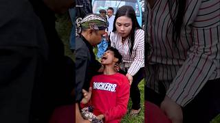 Download lagu VIRAL! Penyembuhan dari Kerasukan Saat Pertunjukan Tari Kuda Jaranan | Budaya Tradisional Indonesia mp3