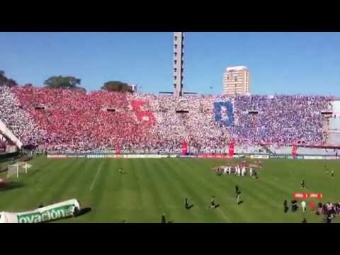 "Hinchada recibe a Nacional que ganará 2 1 a peñarol el 09 11 14 IMG 0656" Barra: La Banda del Parque • Club: Nacional