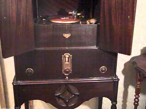 AMBASSADORS WILLIE CREAGER - PLEASURE MAD - ROARING 20'S VICTROLA RADIOLA.MP4