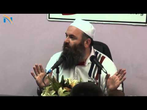 Vajza me shami dhe me pantolle të ngushta - Hoxhë Bekir Halimi